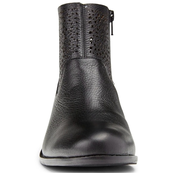 Vionic Luciana Black Perforated Leather Ankle Boots Size 6.5 - Picture 2 of 7